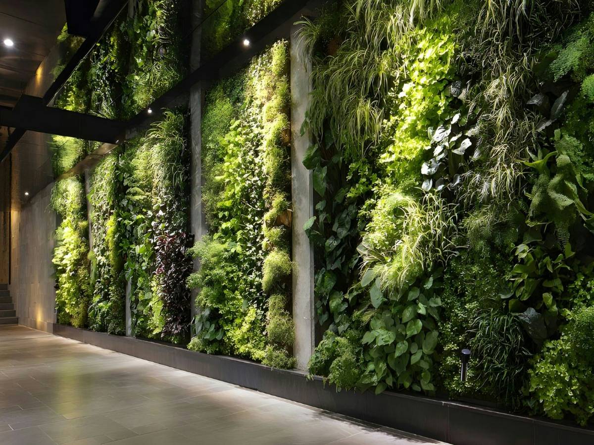 Comparison chart showing types of indoor wall planters: pocket panels, geometric shelves, self-watering modules, and hanging macrame—with pros, cons, and best-use cases