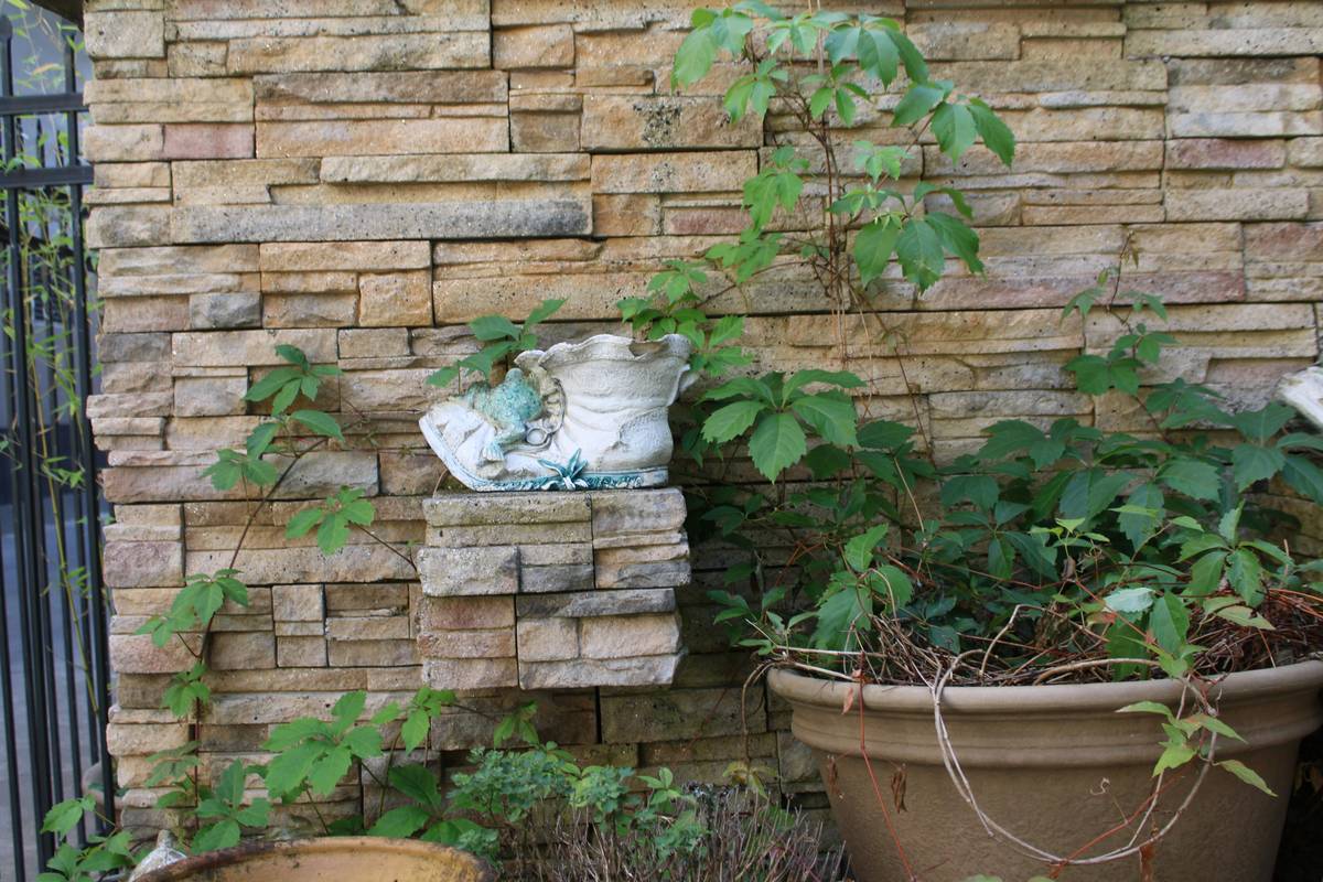 10 Best Outdoor Planters for Wall That Actually Survive Wind, Rain, and My Forgetful Watering Habits